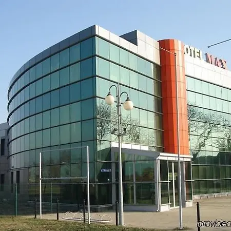 Otel I Restauracja W Luboniu