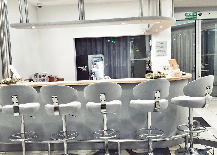 I Restauracja W Luboniu فندق 2*